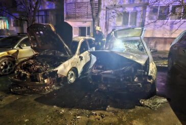 Разследват палежа на два автомобила в Драгичево