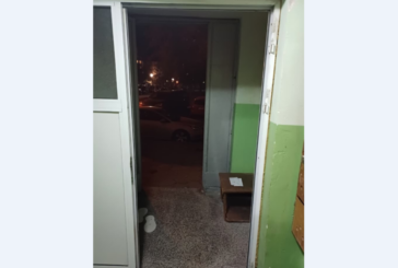 КОНТРАСТИ В БЛАГОЕВГРАД: Откраднаха входната врата на блок в жк „Запад”, момиче блъска кофа за боклук през площада заради бас, любовен транспарант грейна на мост в кв. „Струмско”