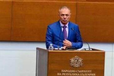 Министър Игнатов: 20 април ще бъде неучебен, но присъствен ден