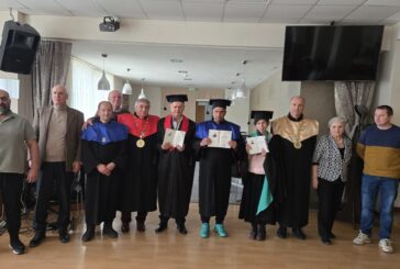Връчиха тържествено дипломите на първите незрящи студенти от Колежа по туризъм в Благоевград
