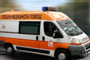 Автомобил се заби в подпорна стена на пътя за Бачиново