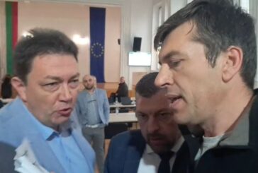 Напрежение и сблъсъци на заседанието на ОбС-Петрич, намеси се и полиция