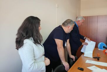 В Благоевград представиха тактилните шаблони за гласуване на хора с увредено зрение