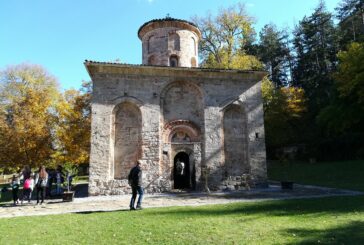 Правят паркинг край Земенския манастир
