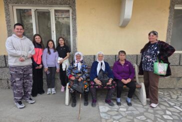 Подадена ръка, споделена топлина: ученици от ОбУ „Св. Паисий Хилендарски“ – село Долно Осеново зарадваха десетки жители на селото