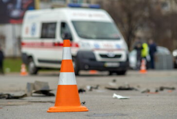 19-годишна с хонда се блъсна в бетонна стена