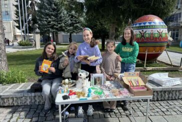 МАЛКИ ХОРА С ГОЛЕМИ СЪРЦА! Деца от Разлог организираха базар с лични вещи и ръчно изработени гривни за малката Марина, събраха 573 евро