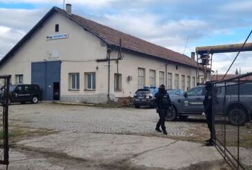 ГОРЕЩИ СЛЕДИ! Разкритата в Дупница нелегална фабрика за цигари е една от най-големите в страната, оборудването - за милиони