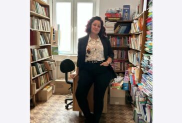 Учителка сяда в стола на областен управител на Перник