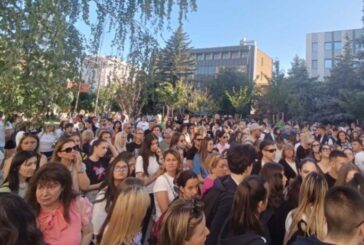 Благоевград се събра на мълчаливо бдение в памет на починалата Ивана