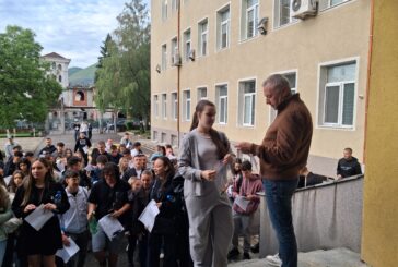 429 зрелостници от трите гимназии и СУ - Брезница положиха матура по БЕЛ в Гоце Делчев