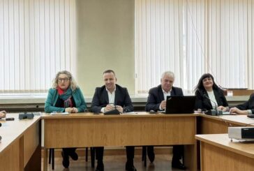 ЗА УЧЕБНАТА 2026/27 Г. : Началникът на РУО Ив. Златанов утвърди държавен план-прием от 115 паралелки с общ брой от 2990 места при 2754 седмокласници