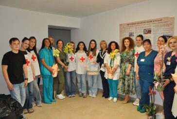 Те лекуват света с човечност и ръце: Цветя и топли приветствия за многобройния екип на специалистите по здравни грижи на МБАЛ „Д-р Асен Велев“ Разлог