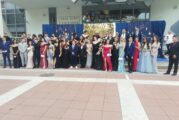 ПГТЛП - Благоевград откри парада на красотата, абитуриент без дама обра овациите