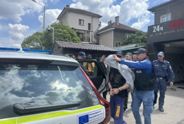 По горещи следи! Полицаи откриха разфасовани в автоморга в Дупница крадени мотори, има задържан