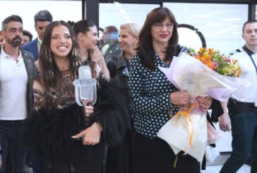 DARA кацна на летището в София, посрещнаха я с водни салюти! Първите й думи: „Евровизия“ е началото на моята интернационална кариера