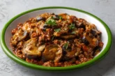 Патладжан с кайма и домати 