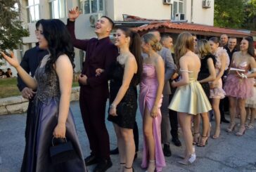 Абитуриентите на Математическата гимназия закриха четиридневната бална фиеста в Благоевград
