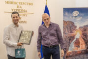 Разложанинът Георги Колевичин отличен от  Министерство на туризма след изкачването на Еверест