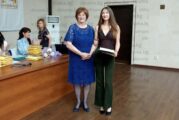 На тържествена церемония пред роднини, близки и учители 129 зрелостници на Националната хуманитарна гимназия получиха дипломи