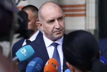 Премиерът Радев: Правителството спира скандални обществени поръчки, които водят до кражби и течове към партийни каси