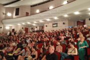 Със среден успех „Отличен“ /5.63/ от петте години на обучение и 5.42 на двете матури 162-мата абитуриенти на Езиковата гимназия в Благоевград получиха дипломите си
