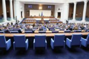 Депутатите замразиха заплатите си, но оставиха „вратичка“ за бъдещо увеличение