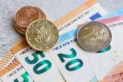 Онлайн пазаруването в ЕС поскъпва: Влиза мито от 3 евро за малките пратки