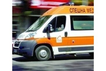 Шофьор на влекач удари трактор край Мосомище, 52-г. мъж с фрактура на прешлени и други травми