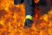 Огнеборци гасиха пожар в склад на „Покровнишко шосе“ в Благоевград