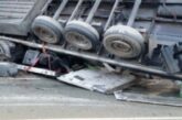 Влекач се преобърна в крайпътен скат, шофорът е в болницата в Гоце Делчев