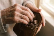 Социалната пенсия за старост става 183,81 евро от 1 юли
