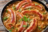 Наденички с вкусен лучен сос