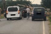 Дърво се стовари върху кола в Пернишко