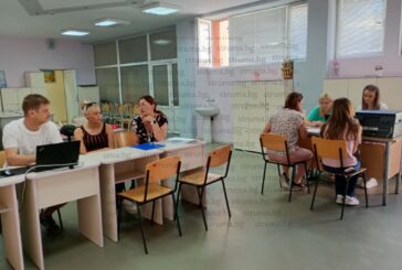 С наплив на кандидат-гимназисти и родители започна подаването на документи за първия етап от приема в 8 клас