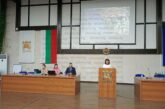 ПУБЛИЧНО ОБСЪЖДАНЕ! Пред полупразна зала кметът М. Байкушев представи изпълнението на бюджета и инвестиционната програма на Община Благоевград за 2025 г.
