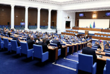 Парите за работещите млади майки предизвикаха спор в парламента
