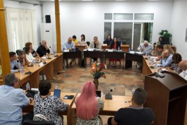 Съветниците в Радомир разрешиха формиране на слети паралелки в две училища и включването на училището в Извор в списъка на защитените училища, дадоха зелена светлина за членство на общината в СЮЗО