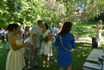 Младоженци се врекоха във вярност  в двора на Земенския манастир