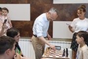 Кметът М. Байкушев направи първия ход и откри международния турнир по шахмат в Благоевград