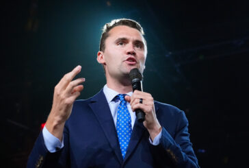 Семейството на Чарли Кърк влиза в съдебната зала в Юта