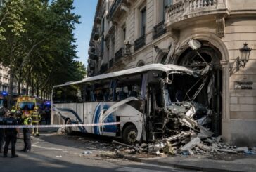 Автобус се вряза в сграда в испанския град Лейда, 44 души са ранени