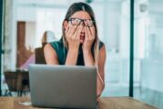 Какво е „синдром на болната сграда“ и защо в офиса ни боли глава