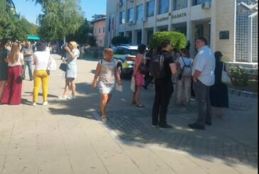 СЯНКАТА НА ТЕРОРИЗМА! Заплаха за поставена бомба опразни Съдебната палата в Благоевград