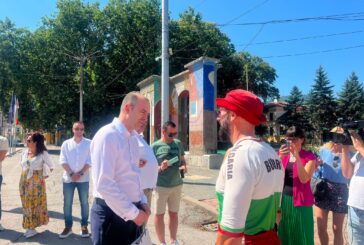 Тържествено посрещнаха в Кюстендил велопътешественика М. Гергов, изминал 2430 км при обиколката на страната с велосипед „Балканче”