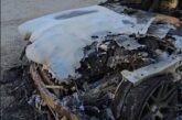 „Мерцедес” изгоря при среднощен палеж в Благоевград, полицията издирва подпалвача по камерите