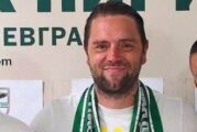 Глобиха треньора на орлетата Вл. Вутов и администратора Н. Дяков