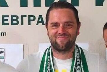 Глобиха треньора на орлетата Вл. Вутов и администратора Н. Дяков