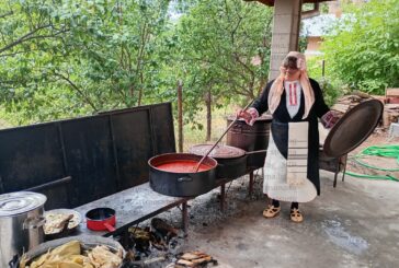 С три казана лютеница, приготвяни в продължение на два дена от 100 кг. домати, в Логодаж посрещнаха гости от страната и чужбина (ОБНОВЕНО)