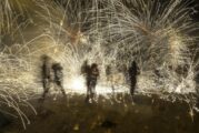 Взрив на пиротехника по време на празненство, 50 души са ранени
